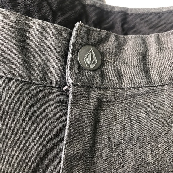 Volcom size 32 gray men’s shorts side pocket logo on back of leg - Picture 6 of 10